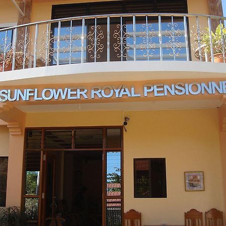 Sunflower Royal Pensionne Bed & Breakfast Puerto Princesa Exterior photo