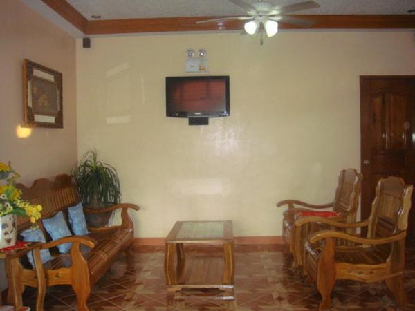 Sunflower Royal Pensionne Bed & Breakfast Puerto Princesa Exterior photo