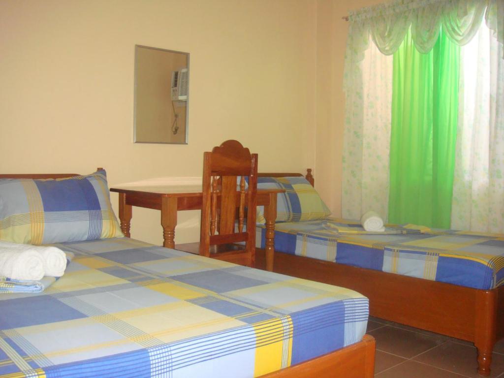 Sunflower Royal Pensionne Bed & Breakfast Puerto Princesa Room photo