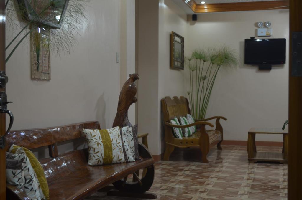 Sunflower Royal Pensionne Bed & Breakfast Puerto Princesa Exterior photo