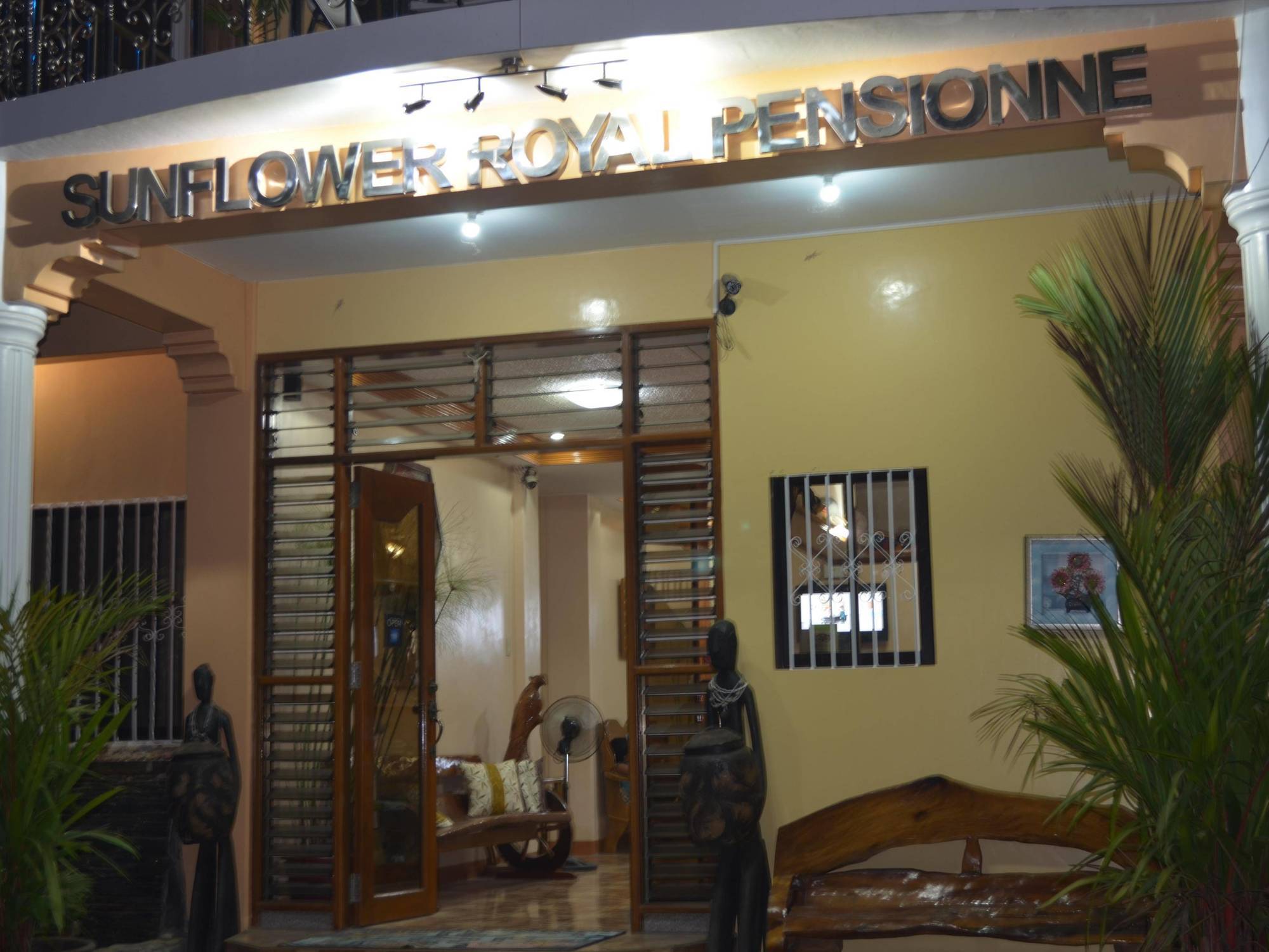 Sunflower Royal Pensionne Bed & Breakfast Puerto Princesa Exterior photo